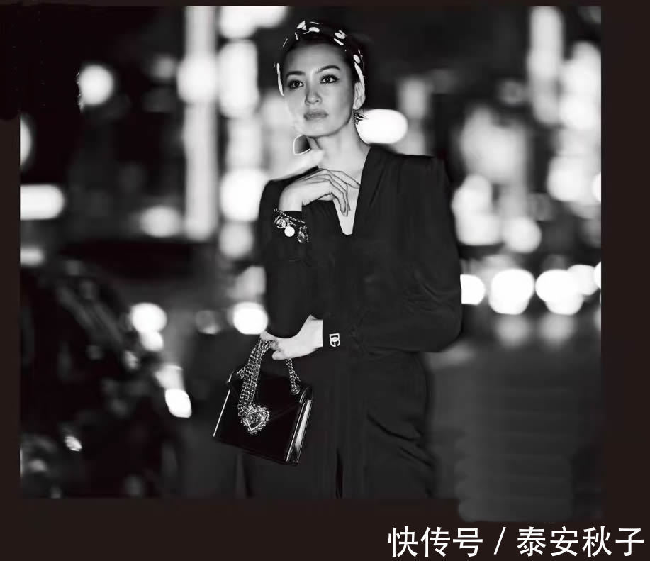 毛衫 深秋穿“毛衣”,我有诀窍!6种“配色技巧”:穿出满满的高级感