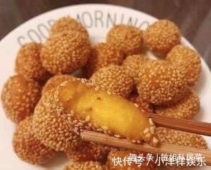红薯别蒸着吃了，不放面粉，教你做麻球，软糯香甜，5块钱做3盘