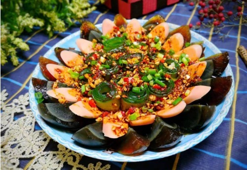  教学|教学每天一道菜，黄瓜拌皮蛋的做法，一碗料汁就够了