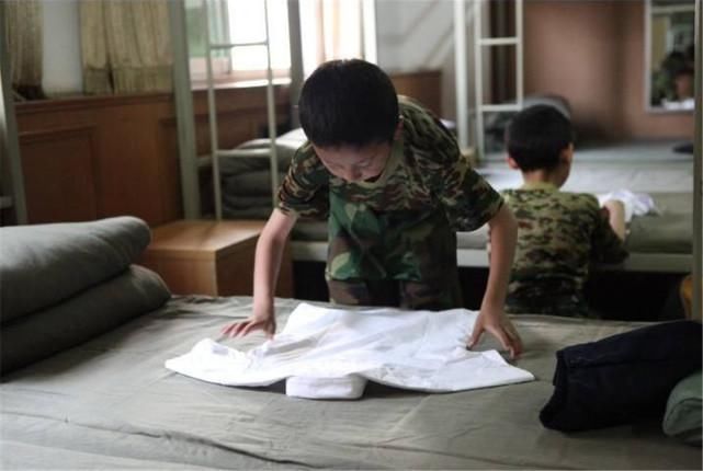 母子俩|母子俩点3碗面,刚出门,老板叹气这妈妈以后连养老院都没得住