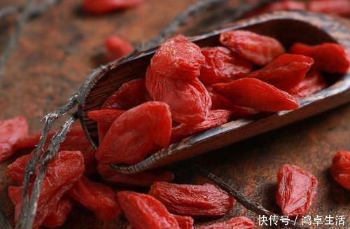 龙眼|枸杞和'它'是绝配,若能连喝三天,肾补满了,肝也能更干净