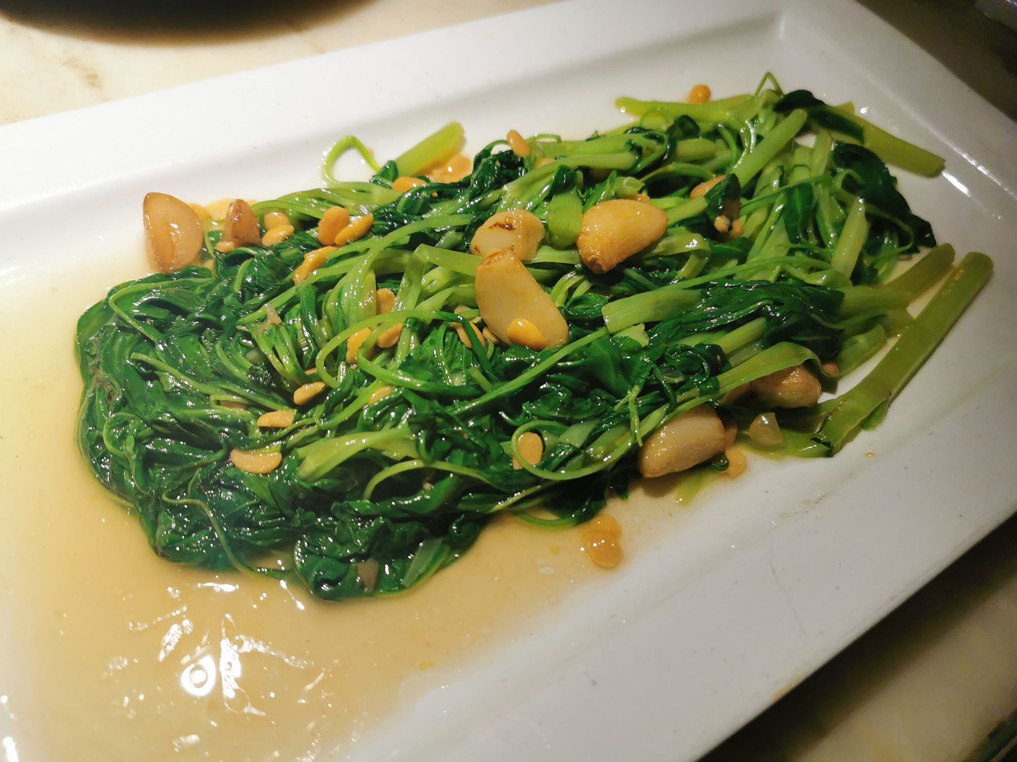 闺蜜|闺蜜请吃饭，点了5菜1甜品全吃光，晒朋友圈被说：好能吃