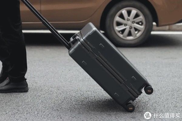 系列|坚固耐磨颜值在线，地平线8号POWER系列旅行箱体验