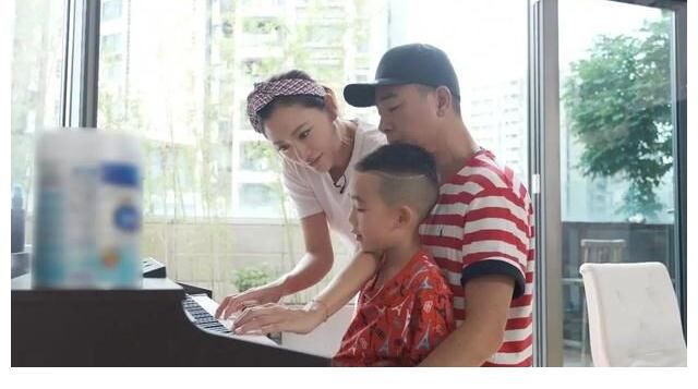 《大湾仔的夜》陈家母老虎应采儿巡店，大湾仔的痛苦，我们的快乐