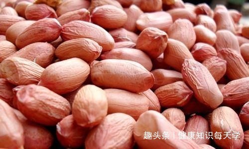 失眠|花生配一宝,每天吃几口,血气足了,失眠好了,皮肤细腻显年轻