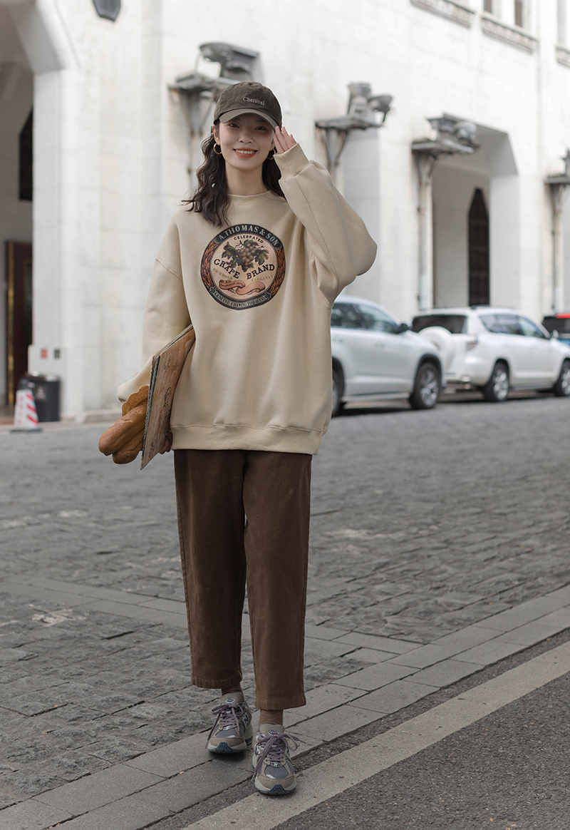 穿搭 冬季要拒绝“老气感”,快安排上这3条高级色裤装,洋气炸了