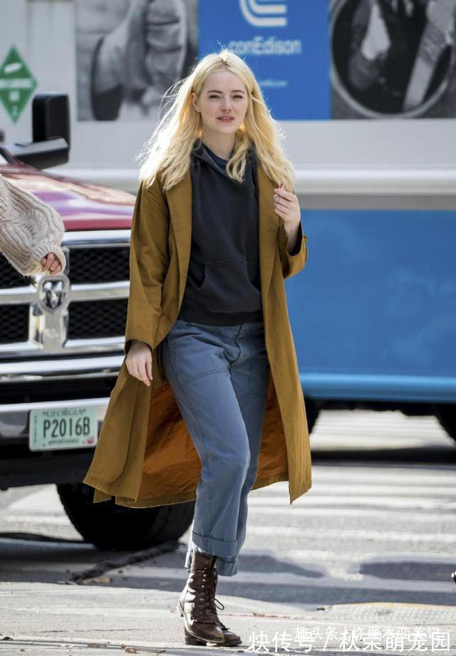 毛衣 风衣里面穿什么才时尚?今年推荐这5种“内搭”,减龄百搭又耐看