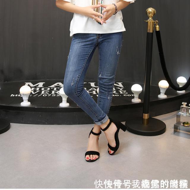 舒适 传统凉鞋不兴了,今夏流行这样的高跟凉鞋,最具女人味