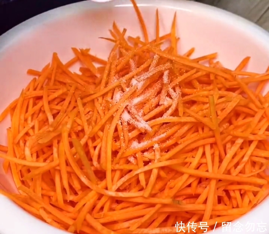 不湿|饭店蒸萝卜丝为啥好吃?记住4窍门,不沾不湿晶莹透亮,3分钟出锅