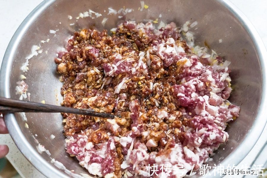 小技巧|白菜猪肉馅饺子，10人9错，3个小技巧，饺子鲜嫩多汁孩子特爱吃
