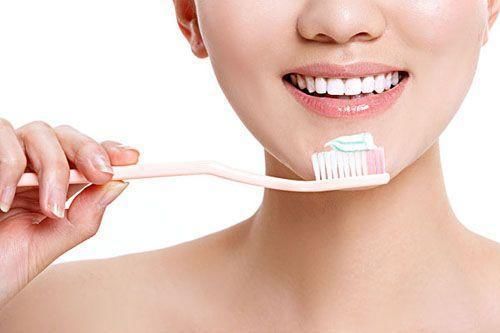 刷牙|为什么口臭自己闻不到？