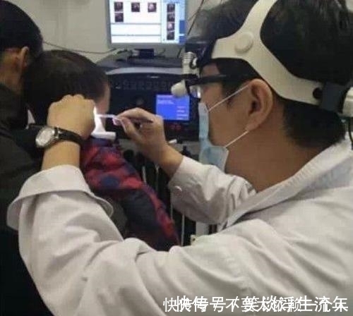 耳朵|孩子生下来就没掏过耳朵,又长又宽的耳屎堵住耳道,家长需警惕