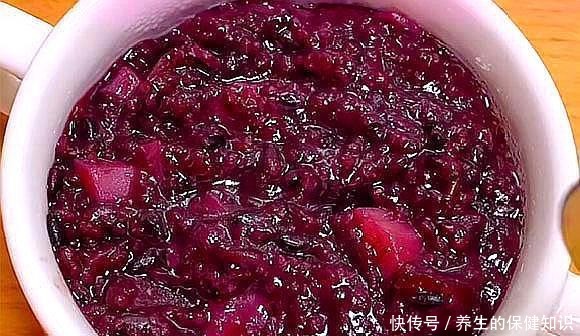 冬季,早餐喝豆浆牛奶不如喝它,几样食材熬一锅,热乎乎的还养胃!