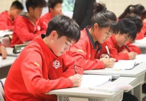 网红$网红字体风靡中学,奶酪体、鲸落体已过时,加强版“豆腐体”来了