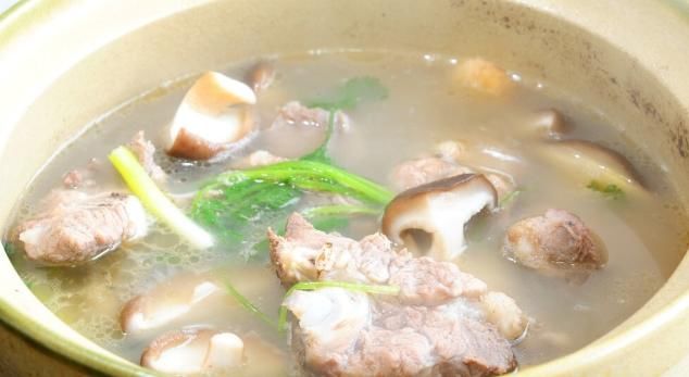 如此喝汤，身体遭殃！5种汤，能少喝一口是一口！尤其第一个