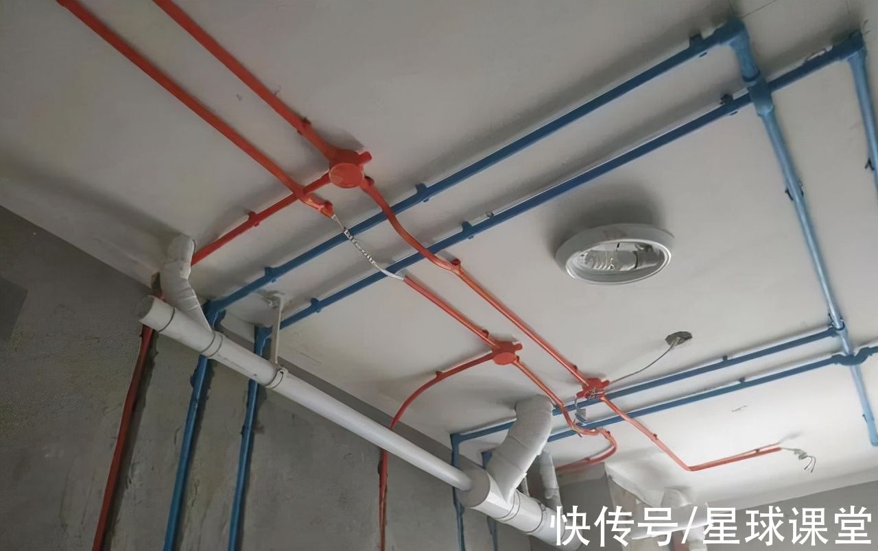 装修公司|水电走顶是装修公司的陷阱，还是行业准则？水电走地了会怎么样？
