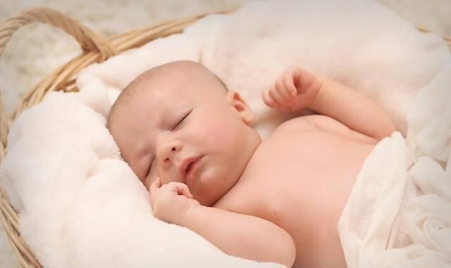 宝宝|孩子经常这样睡，以后发育会落后同龄人一大截
