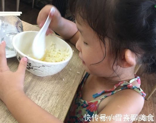 生长发育|宝宝长到多大能吃盐?很多家长不懂,盐吃太早对宝宝不好,别弄错