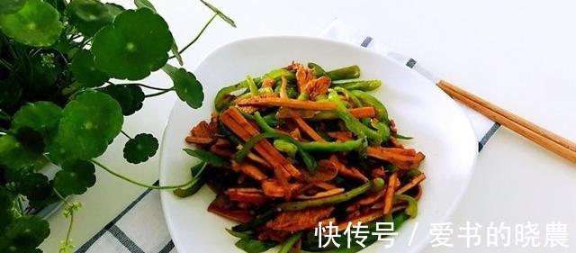 秘制|秘制双椒爆肉丝,孜然味满当当,下饭下酒又营养丰富!