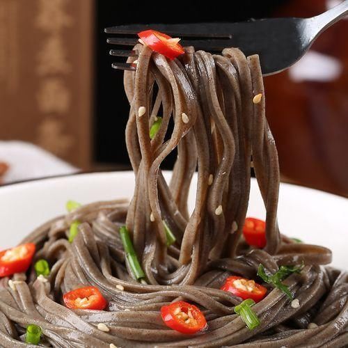 碳水化合物|糖尿病人少吃糖就行了？大错特错，这2种食物，尽量撤下饭桌