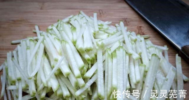 花椒油|秋季不吃这菜太亏了，不到两块钱能炒一大盘，最后汤汁都不剩！