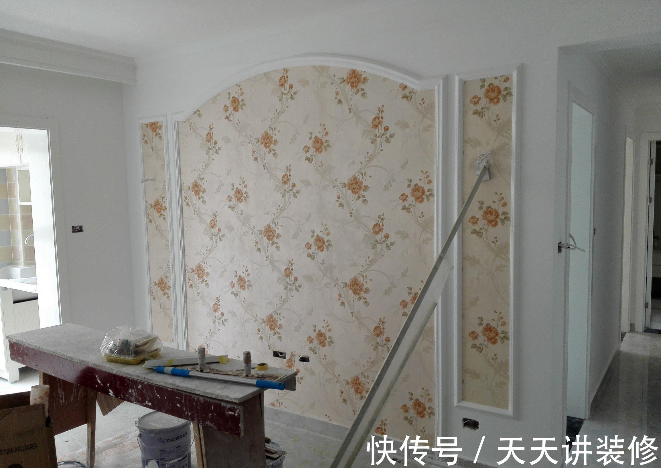壁纸|装修中的新房，基本已经成型，电视背景墙贴完壁纸好后悔