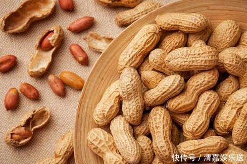 晚上睡前吃几颗花生,坚持半月,3大好处“会找上你”,早吃早好