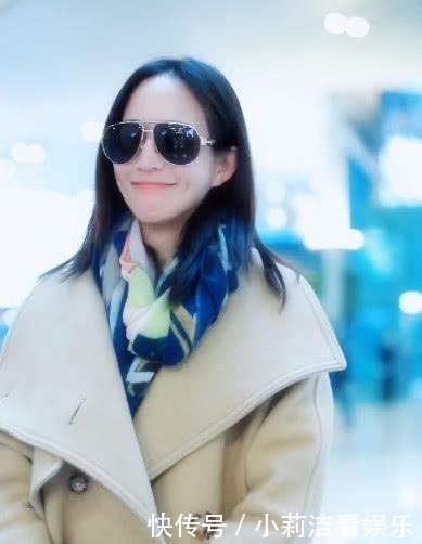 张钧|张钧甯又穿出好气质, 穿卡其色大衣时配花色围巾, 相当有范!