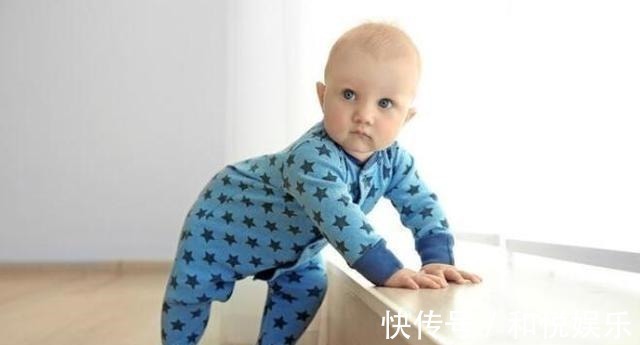 宝宝|0-12个月宝宝大动作发育时间表,你家娃达标没新手爸妈收藏