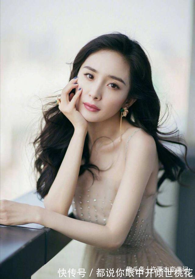 超短发 50岁女人别再留齐刘海了,今年流行这四种发型,显脸小还不挑人