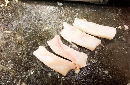 有人|炸鱼时,有人用淀粉,有人用面粉,大厨都错了这才是正确做法