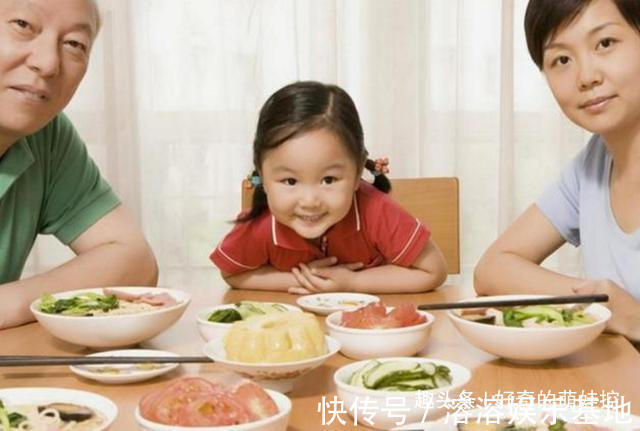 大勇|4种早餐不健康，被称“中国式糊弄早餐”，很多家长还在天天买