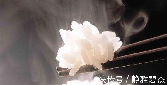 买大米时，该买圆粒米还是长粒米？许多人不明白，原来差别这么大