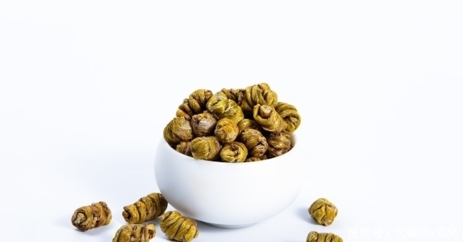 脏腑|眼睛总是莫名干涩,问题集中于一个脏腑,中医调治需抓住致病根源