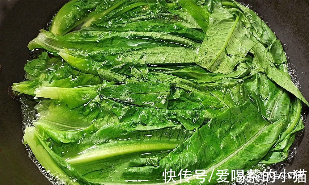 秋季的油麦菜最好吃，5分钟把它做成凉拌菜，口感脆嫩鲜香