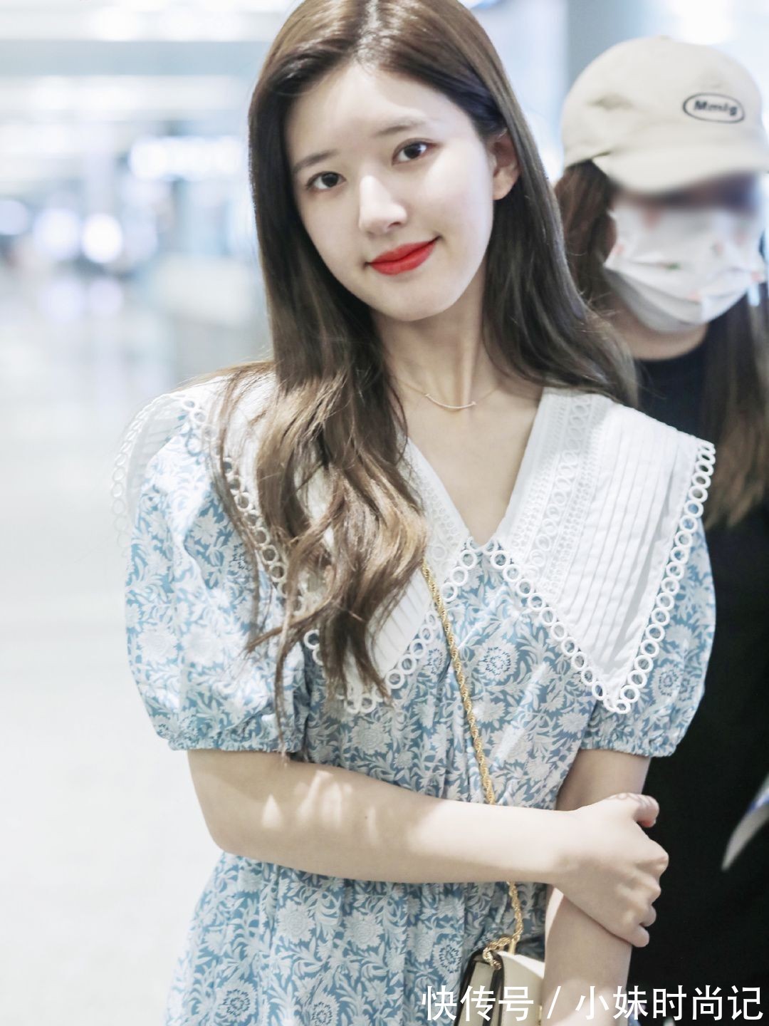 衣领|比碎花裙还要减龄的裙子,衣领的设计往往很重要