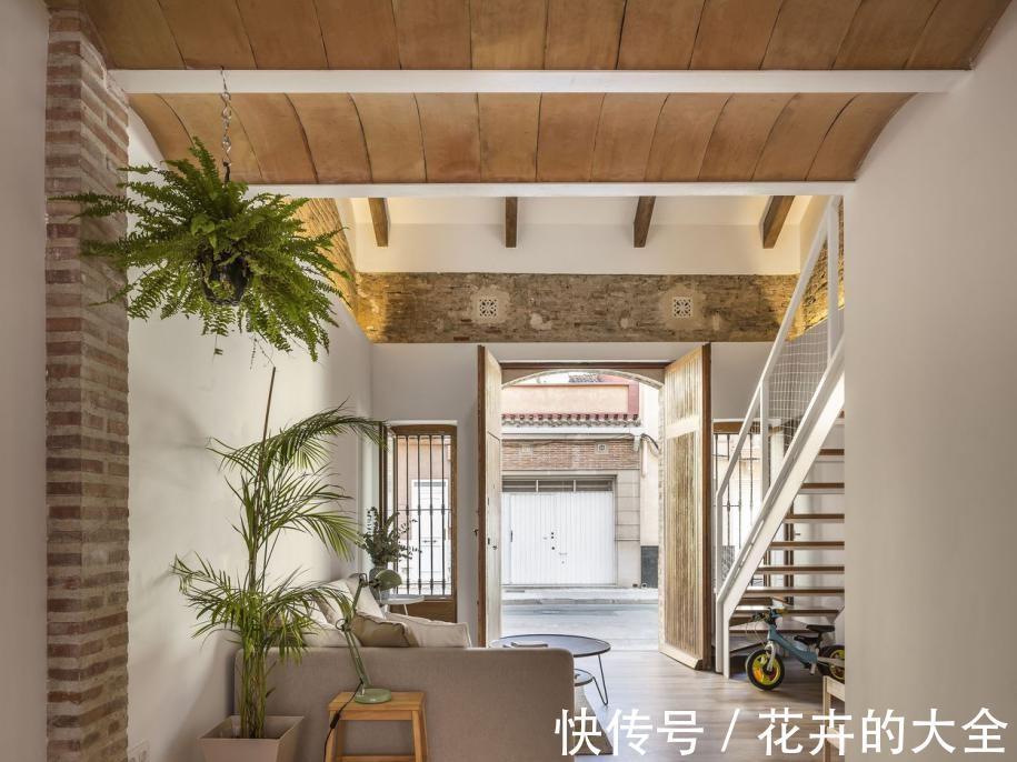 农家小院|改造69㎡瓦房，搭建楼板变2层“别墅”，后院一捯饬别有一番风景