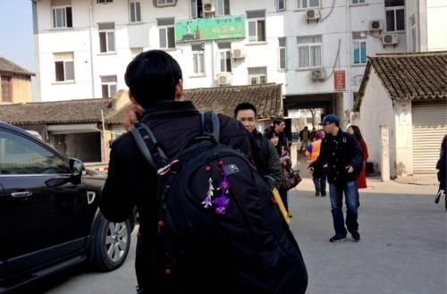 压岁钱|新年我给父母1万块,孩子收到压岁钱却大哭,我们没吃饭就走了