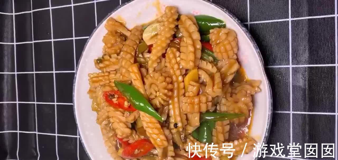 青椒炒鱿鱼,集香辣咸鲜4种特性,美观漂亮风味独特