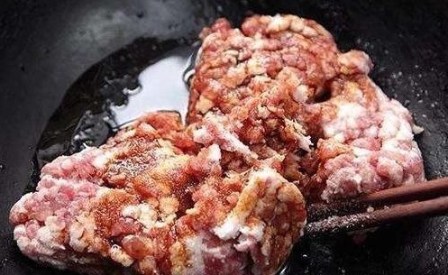 调肉馅时，牢记两放三不放，肉香无腥，鲜嫩多汁，教你正确做法