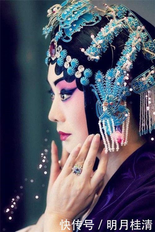京剧第一美人李胜素,法国人赞她为“天使”,一颦一笑皆是风情