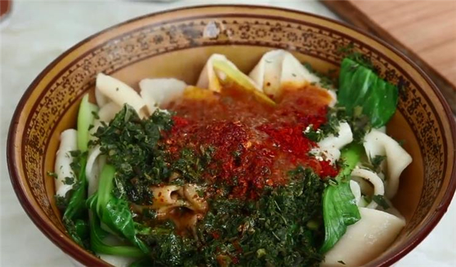 陕西人最爱吃的油泼面,教你正宗的做法,堪比白鹿原油泼面,真香