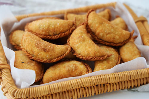 五香粉|韭菜不做韭菜盒子,试试这样做,金黄酥脆,满满的馅料,太过瘾了