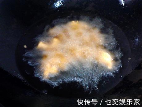 爷爷做了一辈子的炸酥肉,教给我几个小诀窍,这两步最关键