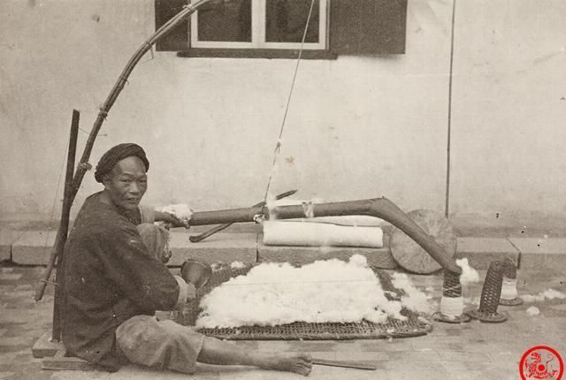 生活照|老照片清末人物生活照，女子展示发髻，幼儿园孩子学英语