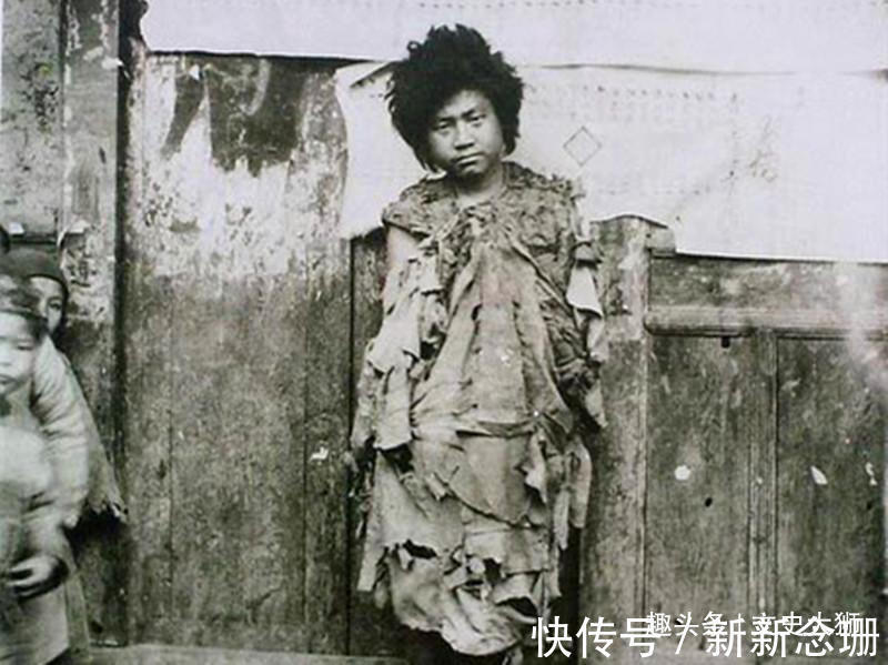 实情!同治年间,两乞丐当街耍蛇,一老者看后,惊诧此非蛇,而是人