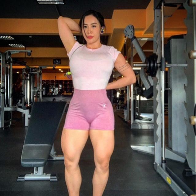 辣妈|举铁的魅力，越南135斤辣妈这样健身，网友感慨真比不过