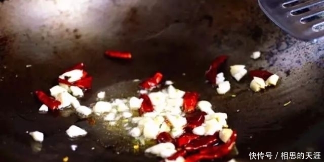 脆爽|炒土豆丝,千万不要直接炒,2个小诀窍,土豆丝香辣脆爽,超好吃