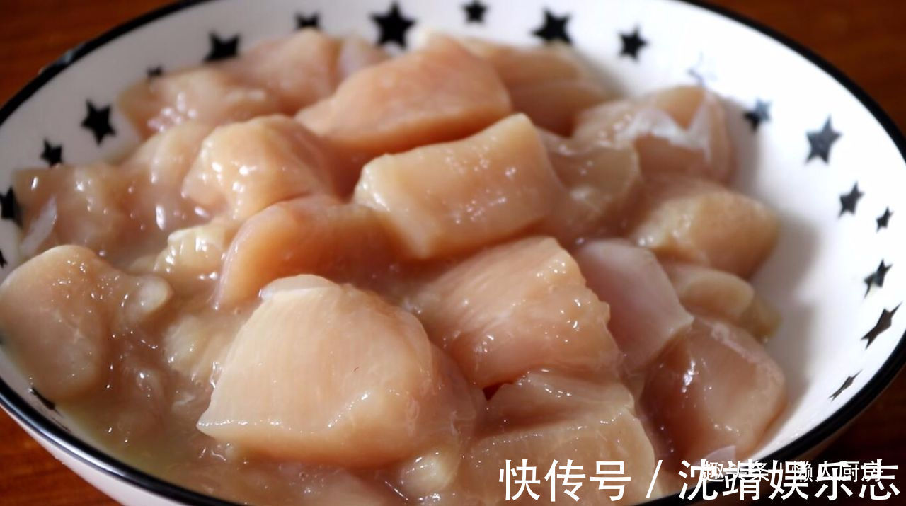 教你鸡胸肉最香的做法,外皮酥脆,肉嫩不柴,怎么吃都吃不腻