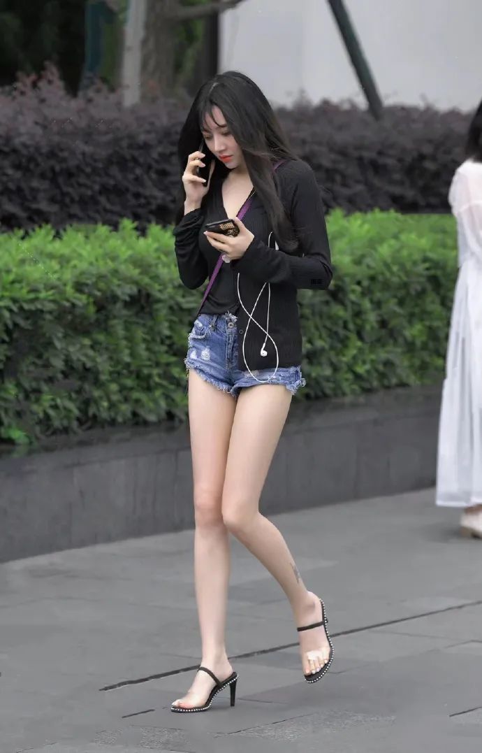 流苏|街拍：什么流苏腰都靠边站，见识一下什么叫蚂蚁腰